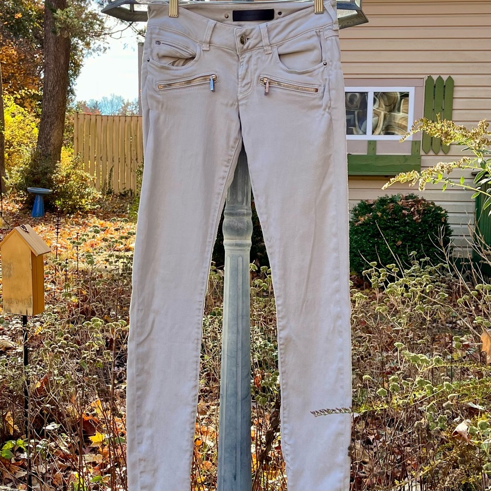 Barbara Bui light gray skinny jeans w / silver zipper pocket accents on front